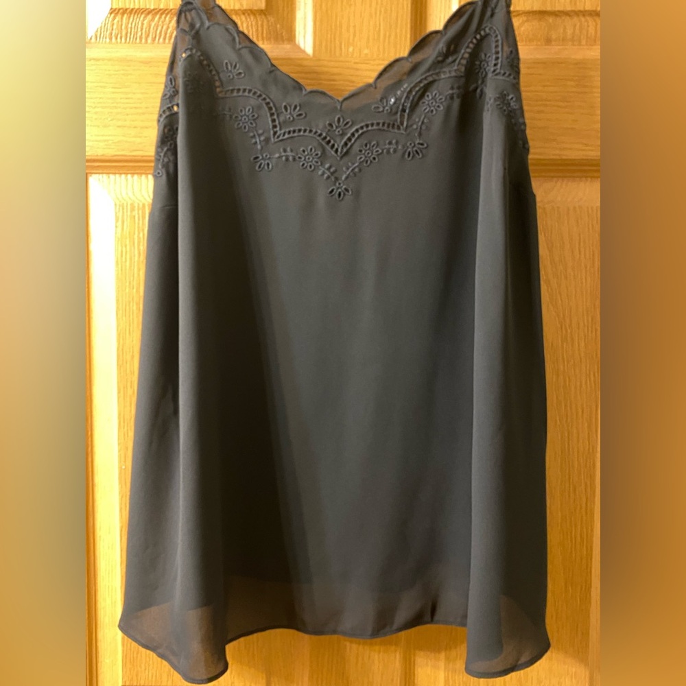 Torrid Black Scalloped Edge Tank Top